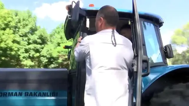 Şentop ve Pakdemirli yerli ve milli elektrikli traktörü test etti Şentop ve Pakdemirli yerli ve milli elektrikli traktörü test etti