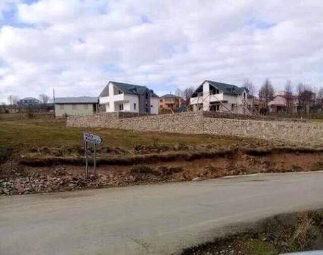 Tartışılan 'haç' sembolleri yıkıldı