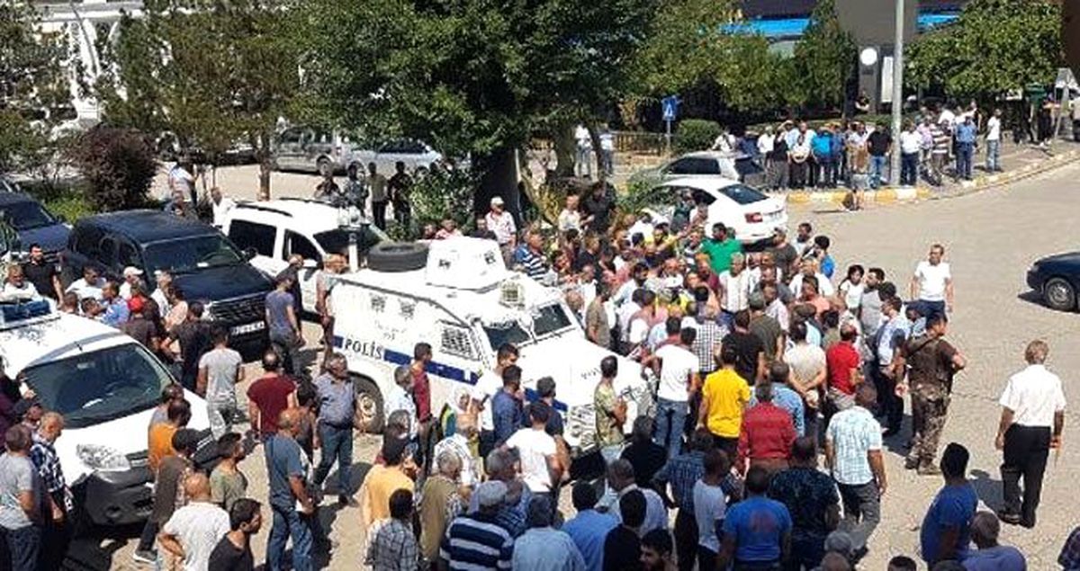 Tunceli'yi karıştıran olay! Öfkeli kalabalık, silahlı kişiyi linç etmek istedi