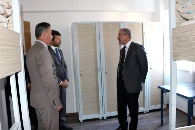 Vali Toraman, Pazarlar'da muhtarlarla toplantı yaptı Vali Toraman, Pazarlar'da muhtarlarla toplantı yaptı
