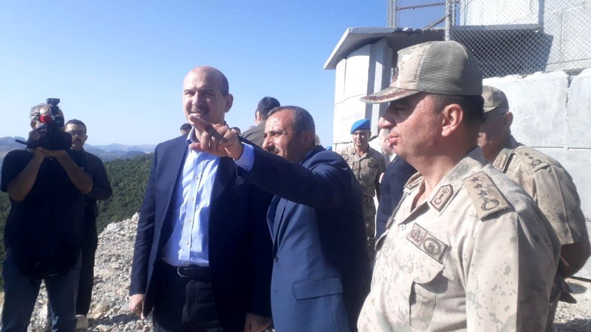 Bakan Soylu önündeki dağı gösterip açıkladı: Şurada 60-65 terörist kaldı, tertemiz hale getireceğiz