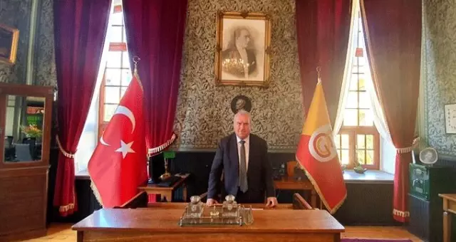 Galatasaray Lisesi'ne Fenerbahçeli müdürün atanmasına sarı kırmızılı kulüpten tepki Galatasaray Lisesi'ne Fenerbahçeli müdürün atanmasına sarı kırmızılı kulüpten tepki