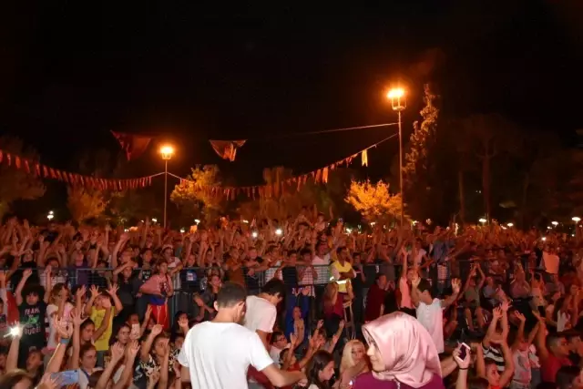 Gönen Aleyna Tilki ile coştu Gönen Aleyna Tilki ile coştu