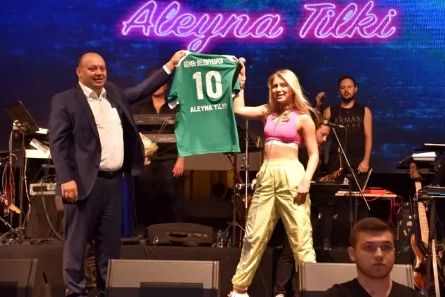 Gönen Aleyna Tilki ile coştu Gönen Aleyna Tilki ile coştu