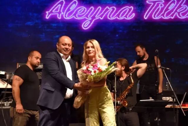 Gönen Aleyna Tilki ile coştu Gönen Aleyna Tilki ile coştu