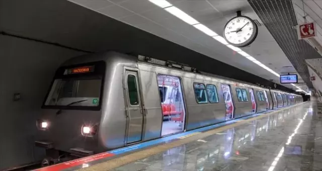 Hangi metrolar 24 saat çalışıyor? İşte İstanbul'da 24 saat çalışan otobüs ve metro hatları Hangi metrolar 24 saat çalışıyor? İşte İstanbul'da 24 saat çalışan otobüs ve metro hatları