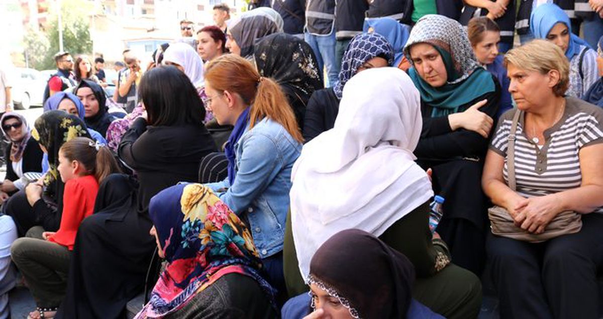 HDP binası önündeki oturma eyleminde 5'inci gününe girerken, eyleme katılan aile sayısı 13'e yükseldi