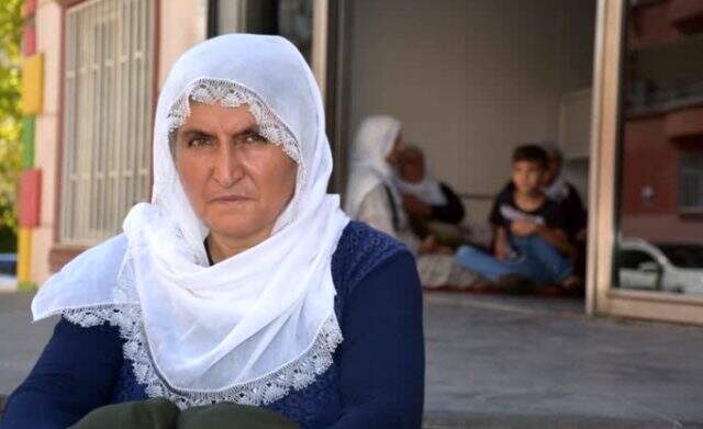 HDP binası önündeki oturma eyleminde 5'inci gününe girerken, eyleme katılan aile sayısı 13'e yükseldi