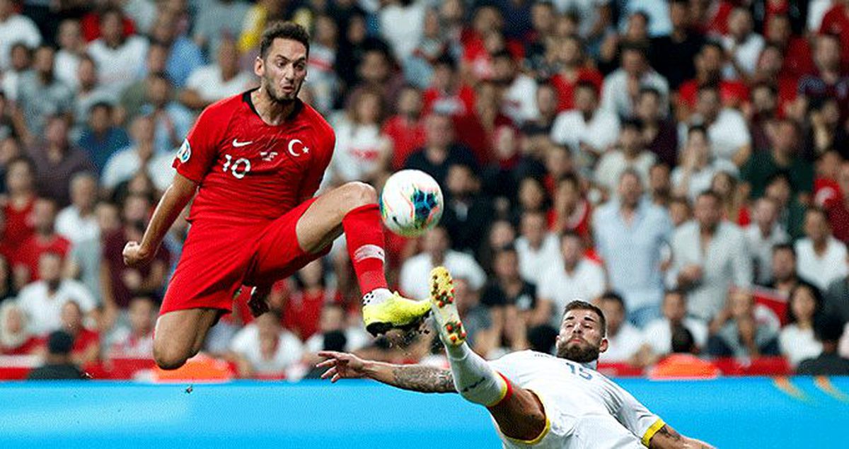 Eleştirilere yanıt veren Hakan Çalhanoğlu: Bazen arkadaşlarımla anlaşamıyoruz
