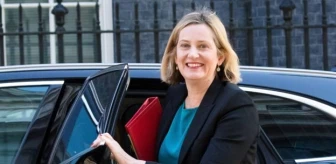 İngiltere'de Çalışma ve Emeklilik Bakanı Amber Rudd da istifa etti