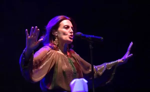 İzmir'de, monica molina rüzgarı İzmir'de, monica molina rüzgarı