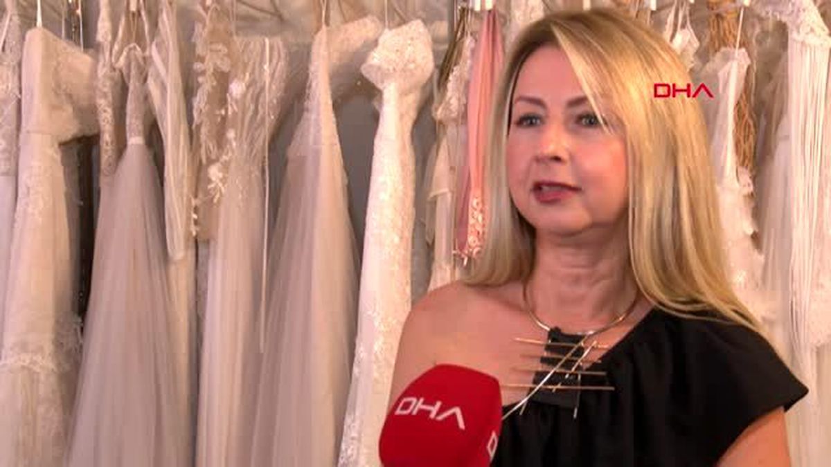 İzmirli modacı jeyan gedik, doğal malzemelerle gelinlik tasarlıyor
