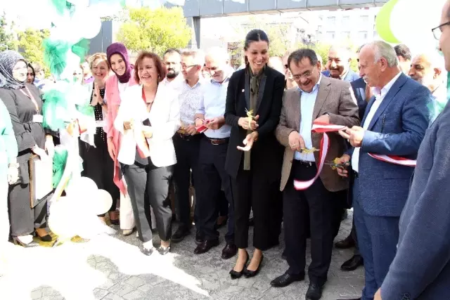 Karaaslan atıkları doğaya geri kazandıran sergiyi açtı Karaaslan atıkları doğaya geri kazandıran sergiyi açtı