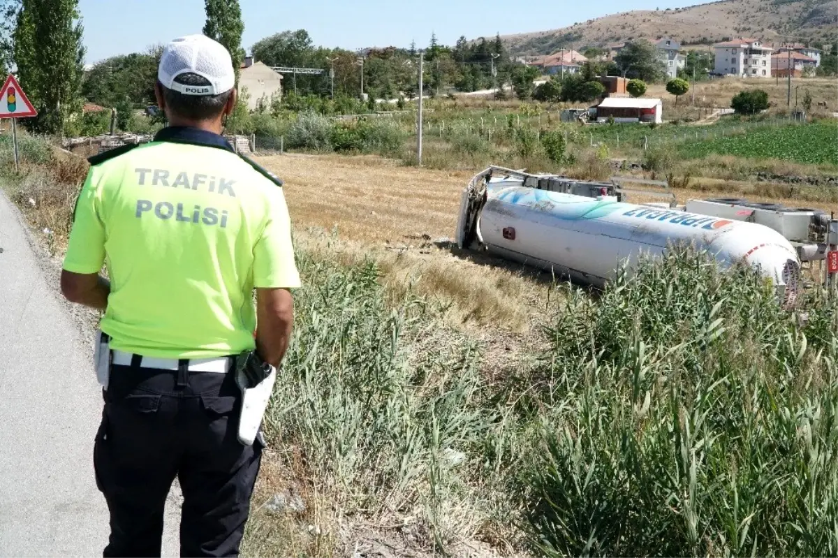 20 ton LPG ile takla atan tanker boşaltılacak
