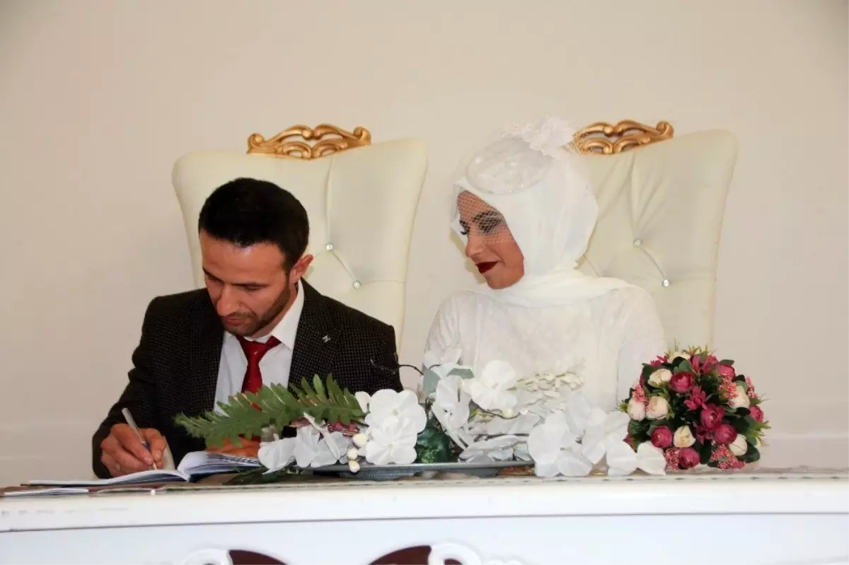9.9.2019'da 12 çift 'Evet' dedi