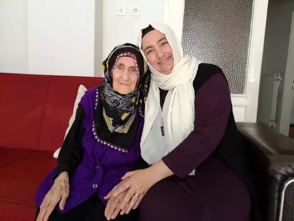 Alzheimer hastalarına gelinleri bakıyor