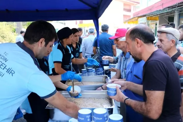 Aydın Büyükşehir Belediyesi il genelinde aşure dağıtıyor Aydın Büyükşehir Belediyesi il genelinde aşure dağıtıyor