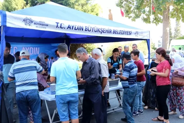 Aydın Büyükşehir Belediyesi il genelinde aşure dağıtıyor Aydın Büyükşehir Belediyesi il genelinde aşure dağıtıyor