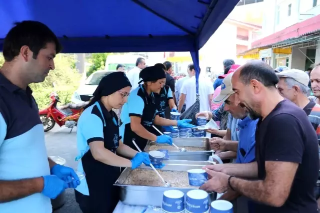Aydın Büyükşehir Belediyesi il genelinde aşure dağıtıyor Aydın Büyükşehir Belediyesi il genelinde aşure dağıtıyor