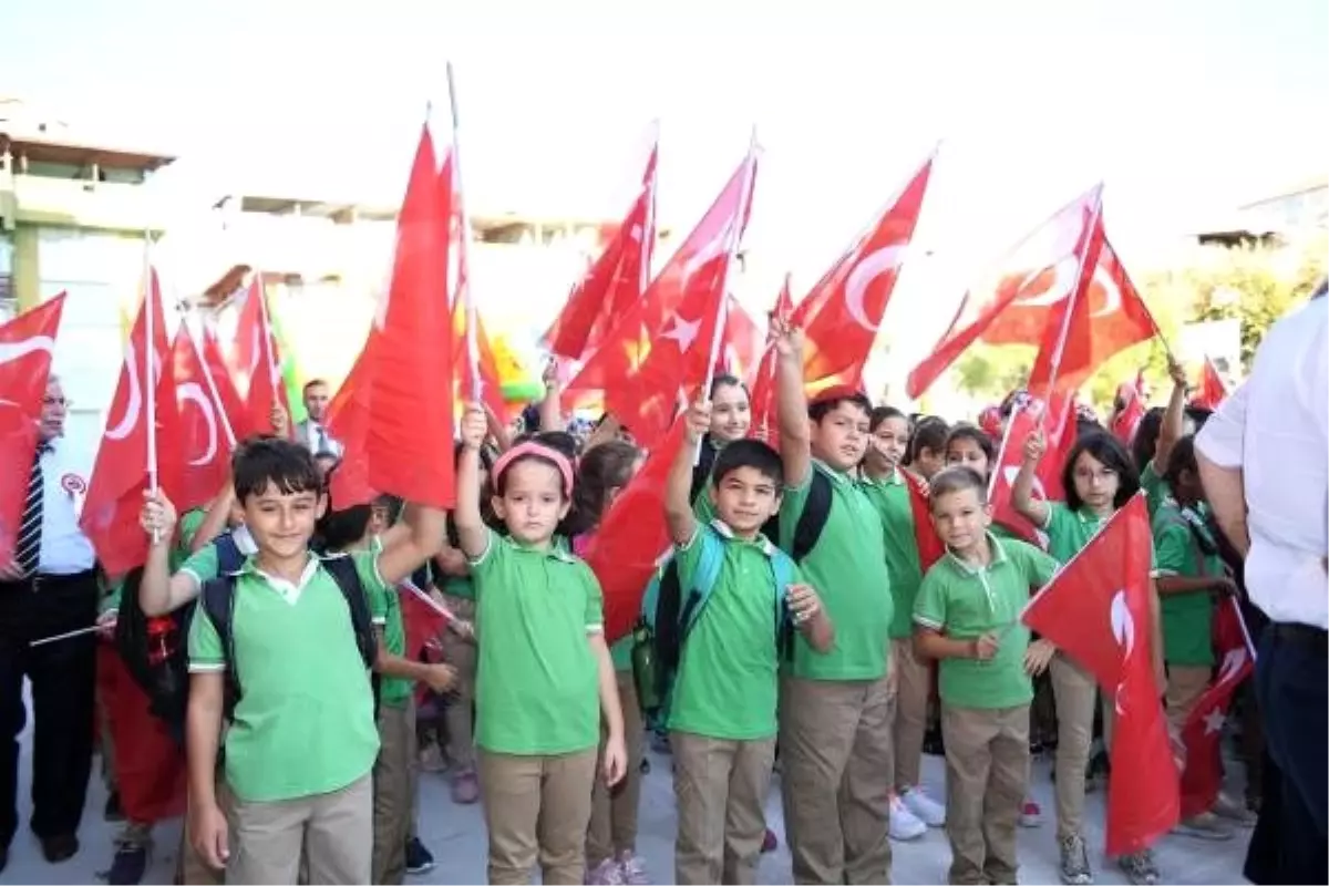 Balıkesir'de 187 bin 843 öğrenci için ders zili çaldı