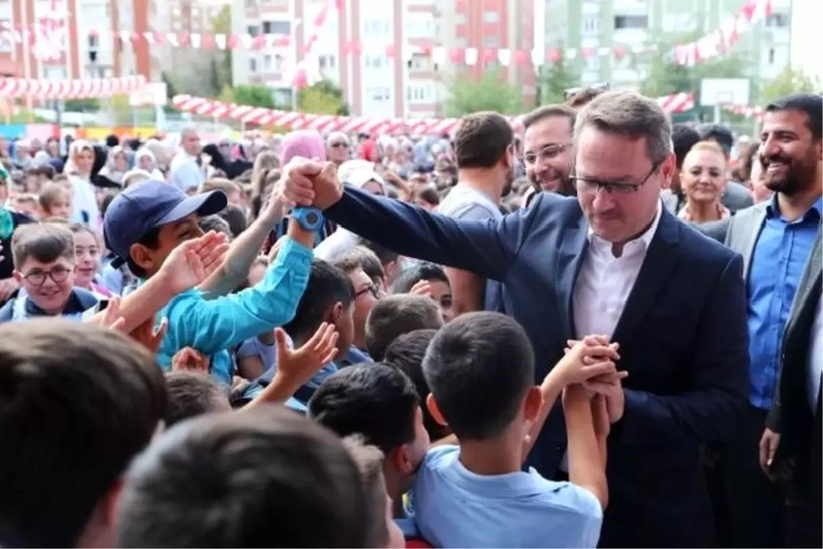 Başakşehir'de ilk ders zili çaldı
