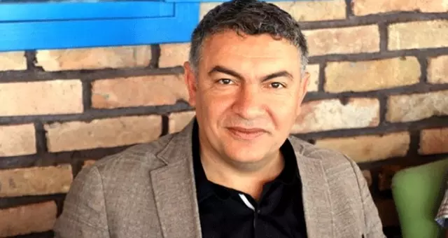 Belediye Başkanı makam aracını satarak 12 bin öğrencinin yüzünü güldürdü