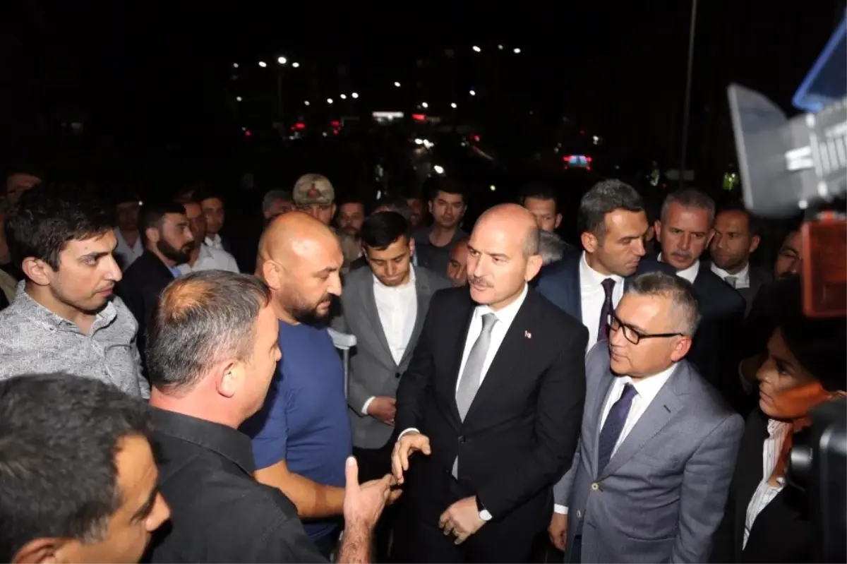 İçişleri Bakanı Süleyman Soylu, yaralı emniyet müdürünü ziyaret etti