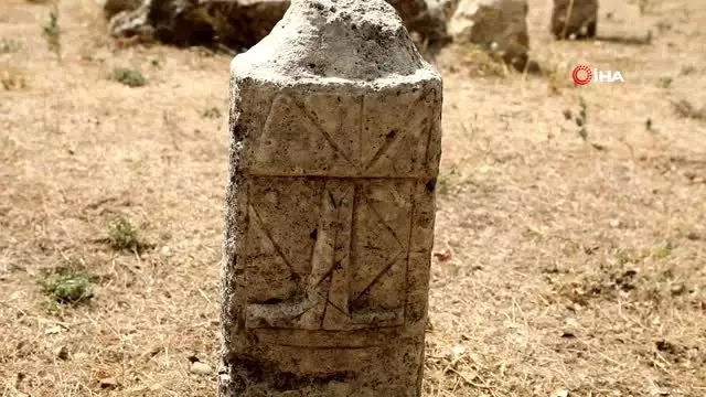 kale i tavas da 3 bin mezar tasinin