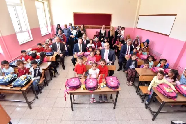 Karatay Belediyesinden Okula Yeni Baslayan Ogrencilere Hediye Haberler