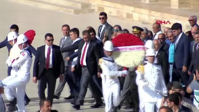 Kılıçdaroğlu, chp'nin kuruluş yıl dönümünde anıtkabir'i ziyaret etti