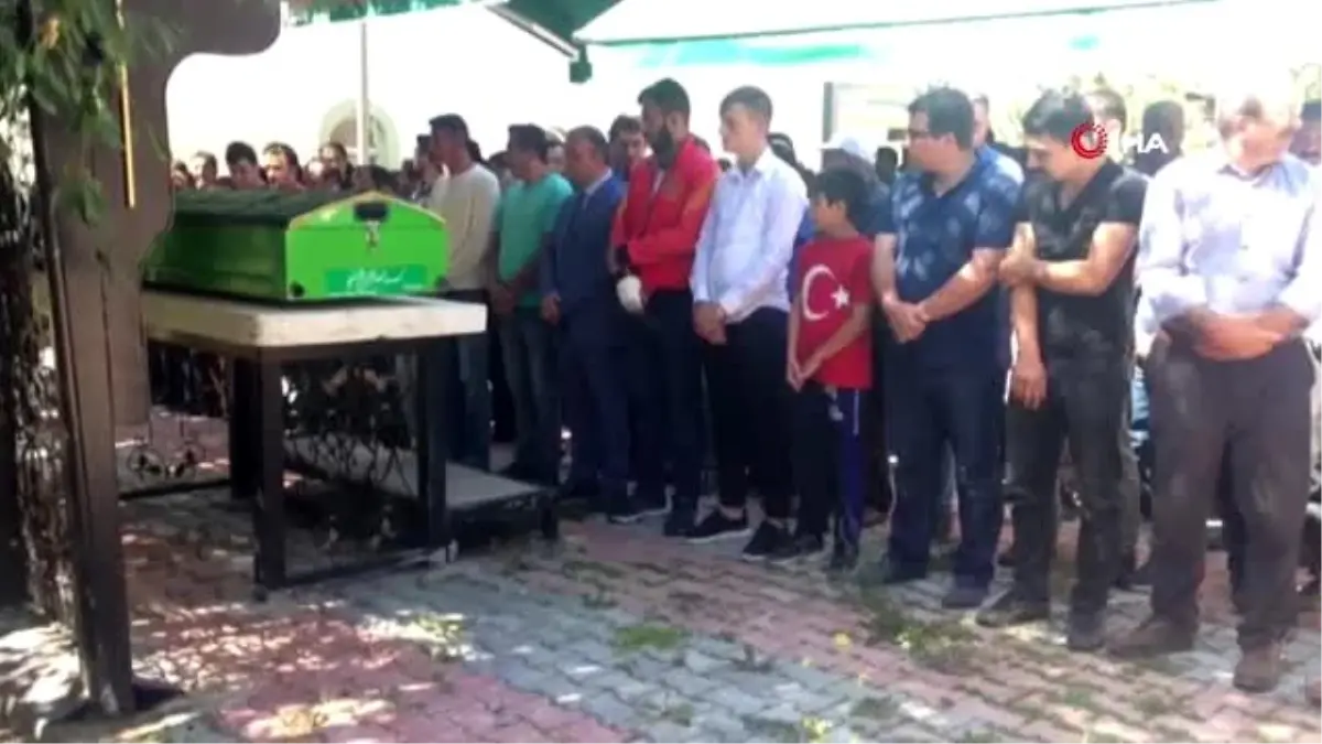 Milli sporcu tarafından bıçaklanan Özdemir toprağa verildi