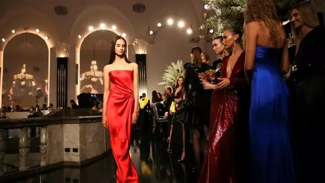 New York Moda Hafta'sında Prenses Diana anısına sürdürülebilir kıyafet koleksiyonu New York Moda Hafta'sında Prenses Diana anısına sürdürülebilir kıyafet koleksiyonu