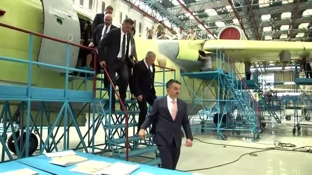 Pakdemirli, yangın söndürme uçağı fabrikasını ziyaret etti Pakdemirli, yangın söndürme uçağı fabrikasını ziyaret etti