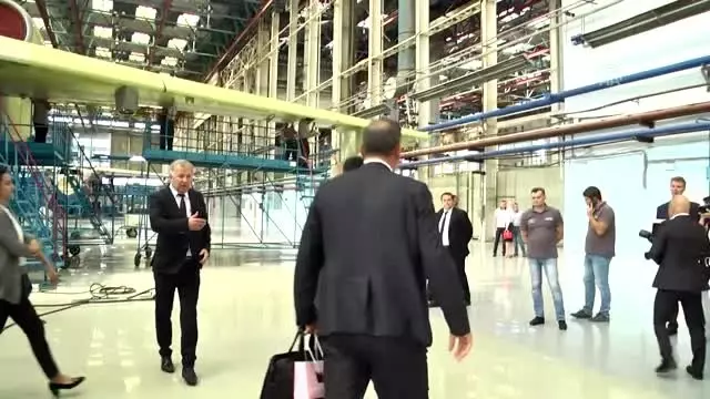 Pakdemirli, yangın söndürme uçağı fabrikasını ziyaret etti Pakdemirli, yangın söndürme uçağı fabrikasını ziyaret etti