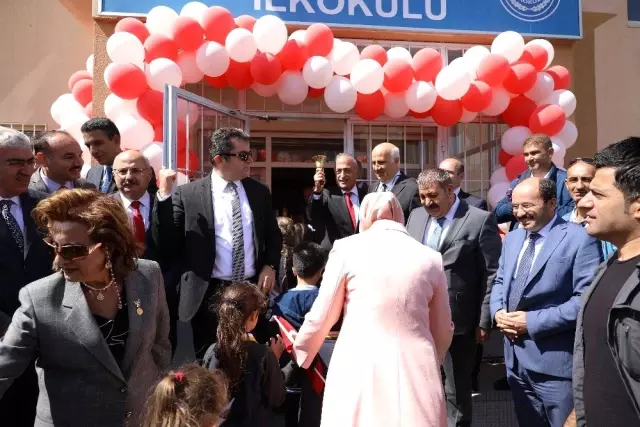 Rektör Çomaklı, ilk ders zilini çaldı Rektör Çomaklı, ilk ders zilini çaldı