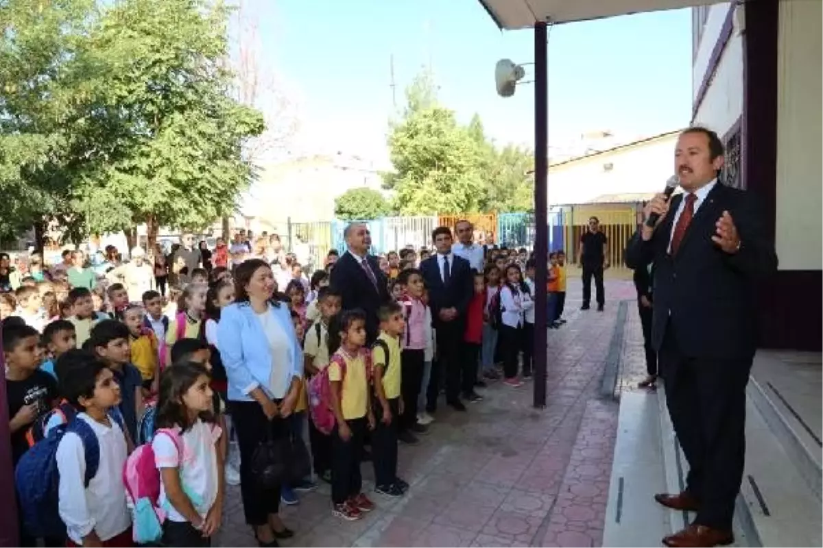 Şırnak'ta 160 bin öğrenci dersbaşı yaptı