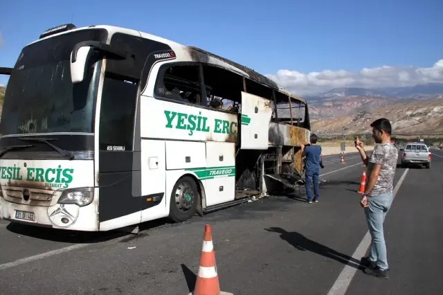 Sivas Ta Seyir Halindeki Yolcu Otobusu Yandi Haberi Fotografi Fotograflari