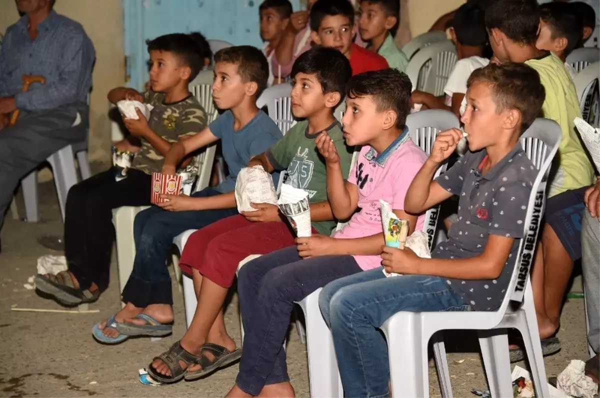 Tarsus'ta açık havada yaklaşık 50 bin kişi film izledi