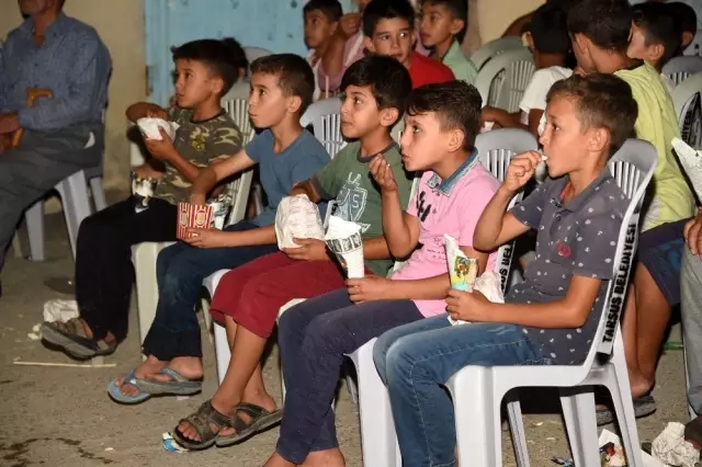 Tarsus'ta açık havada yaklaşık 50 bin kişi film izledi