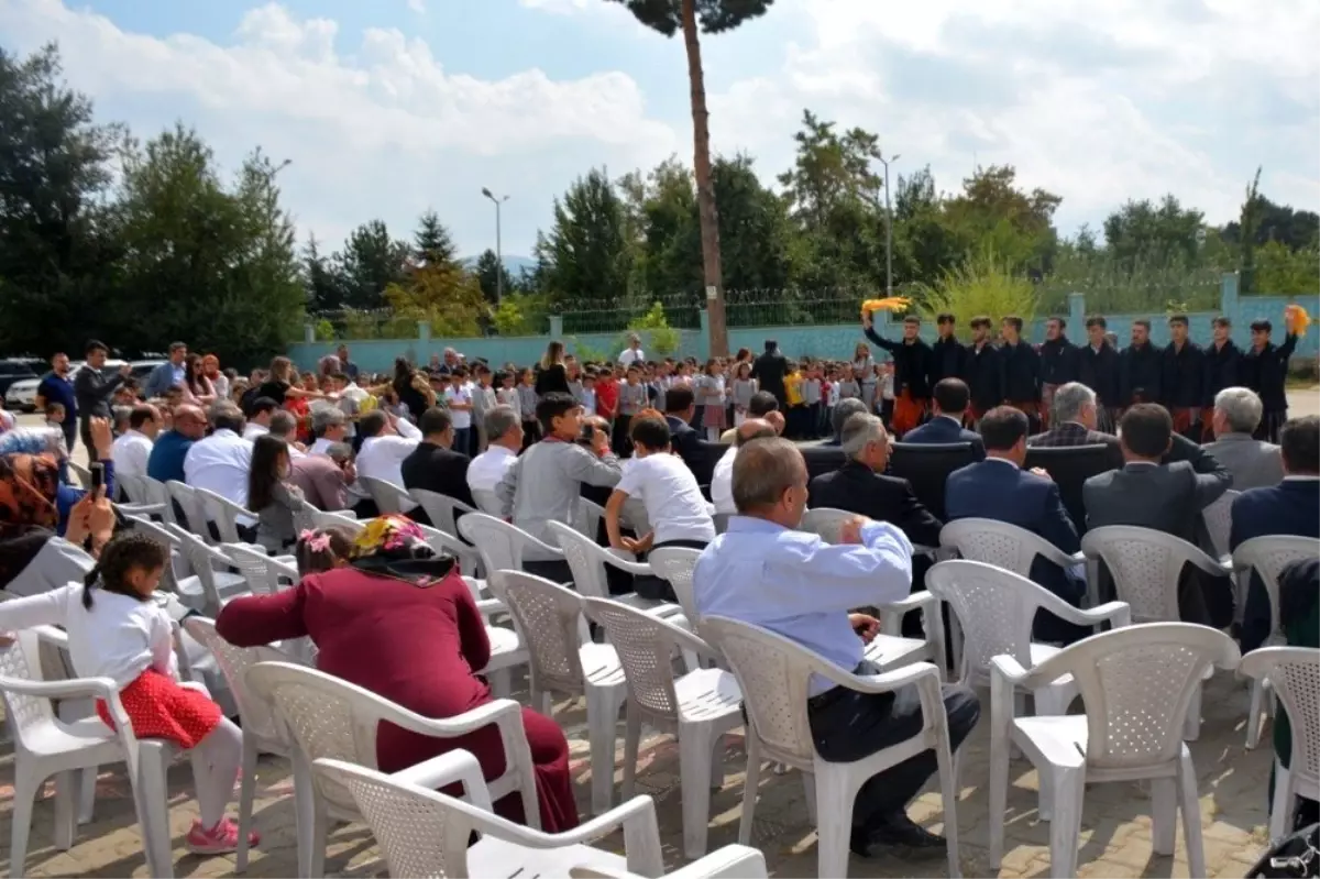 Tatvan'da 1503 öğretmen ile 22 bin 897 öğrenci ders başı yaptı