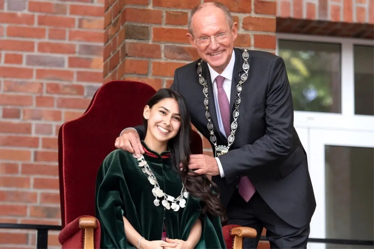 Türk kızı Melis Bilici, Almanya'da elma güzeli seçildi