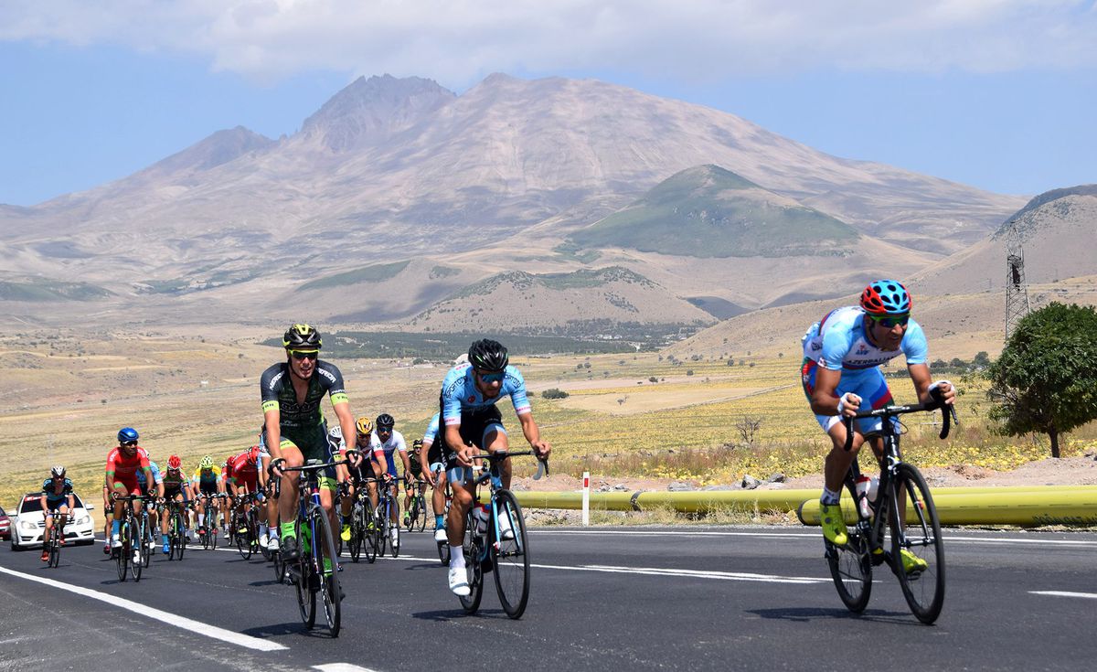 Usta Bisikletçiler Kayseri'de olimpiyat puanları için pedal çevirdi
