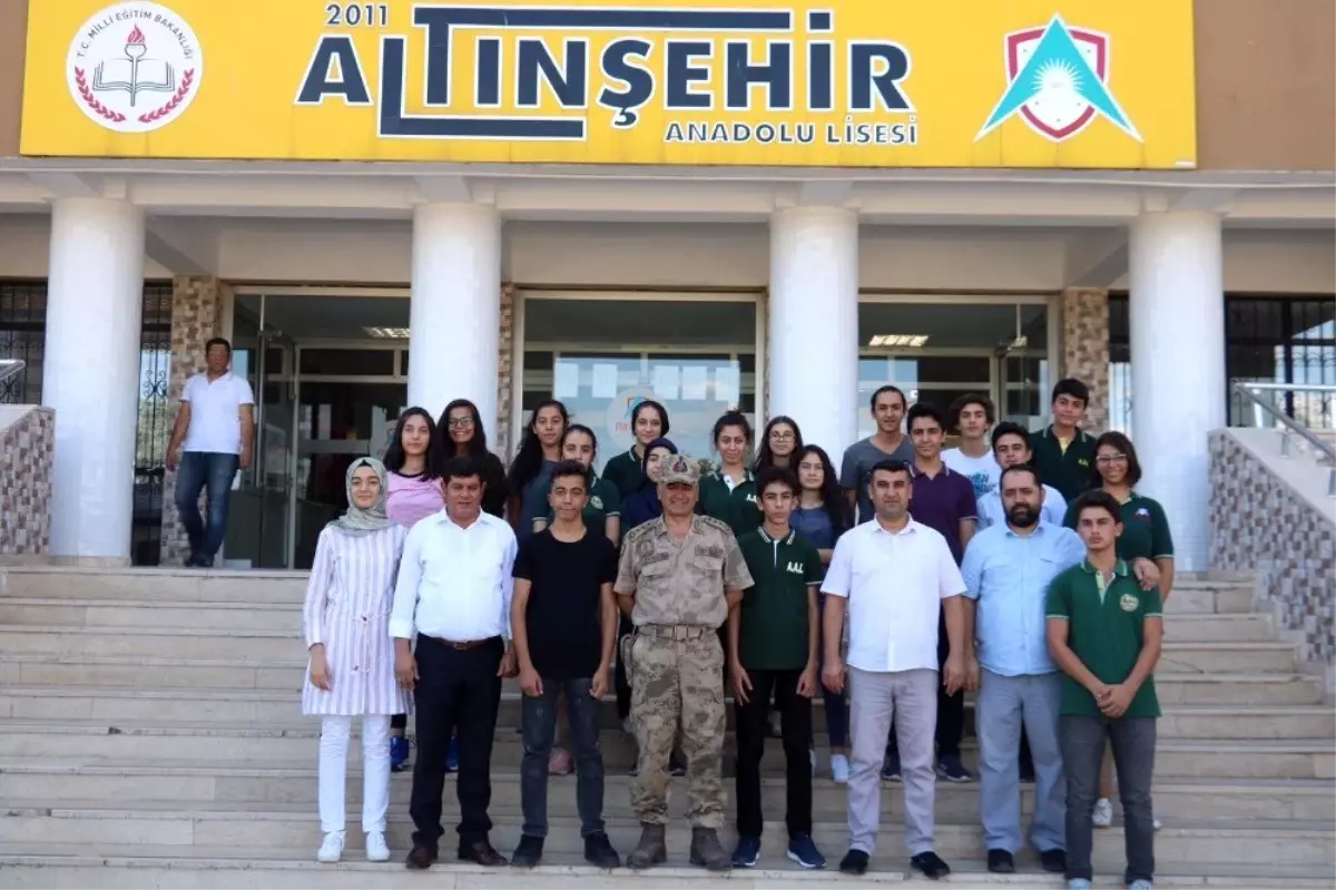 Albay Atasoy öğrencileri yalnız bırakmadı