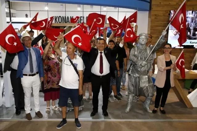Başkan Abdül Batur, 9 Eylül coşkusunu fuara taşıdı Başkan Abdül Batur, 9 Eylül coşkusunu fuara taşıdı