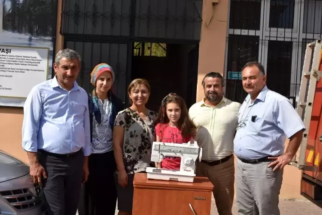 Bozdoğan, küçük kızın 'dikiş makinesi' isteğini yerine getirdi