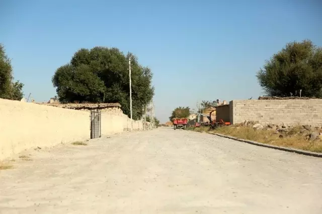 Develi'de on kırsal mahallenin parke ve asfaltlama çalışmaları tamamlandı
