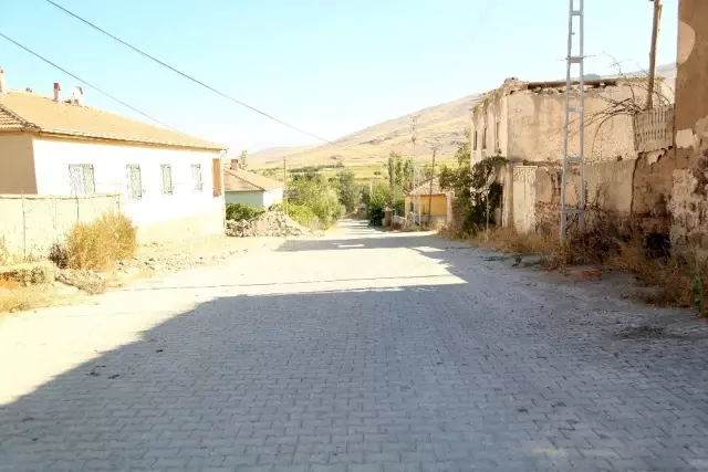 Develi'de on kırsal mahallenin parke ve asfaltlama çalışmaları tamamlandı Develi'de on kırsal mahallenin parke ve asfaltlama çalışmaları tamamlandı