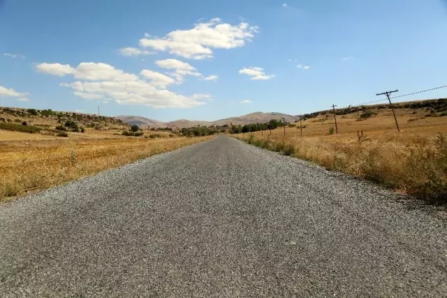 Develi'de on kırsal mahallenin parke ve asfaltlama çalışmaları tamamlandı Develi'de on kırsal mahallenin parke ve asfaltlama çalışmaları tamamlandı