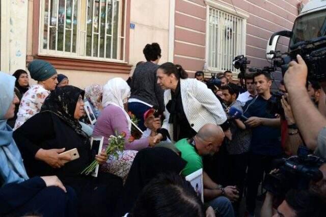 Diyarbakır'daki oturma eyleminde gerginlik çıktı!