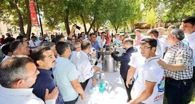 Eğitim-Bir-Sen GAÜN Temsilciliği'nden bin kişiye aşure